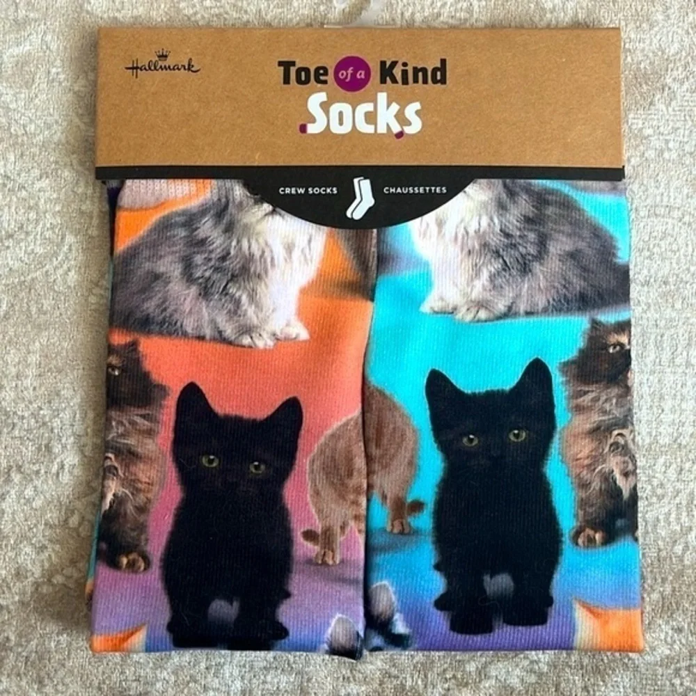 Brand New Set of 2 Pairs of Hallmark Toe of a Kind Crew Socks Kitties Space Cat